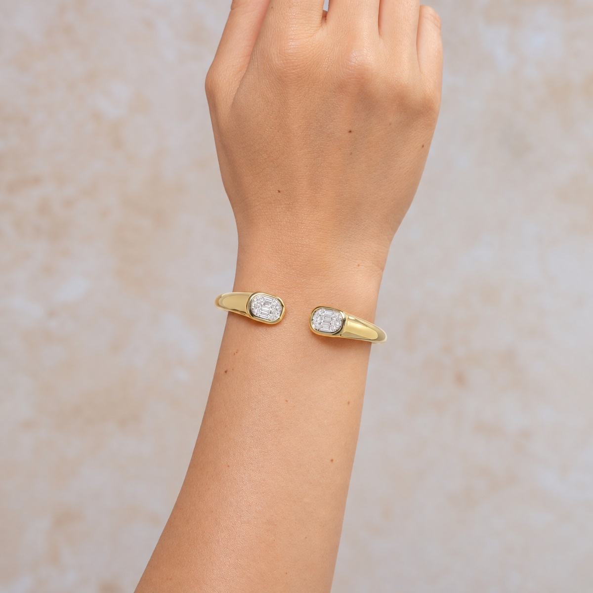 1.10CT DIAMOND BAGUETTE BANGLE